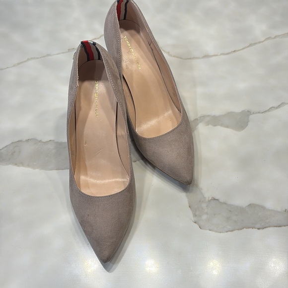 Tommy HilfigerTan Heels with Pointed Toe Design - Picture 7 of 12